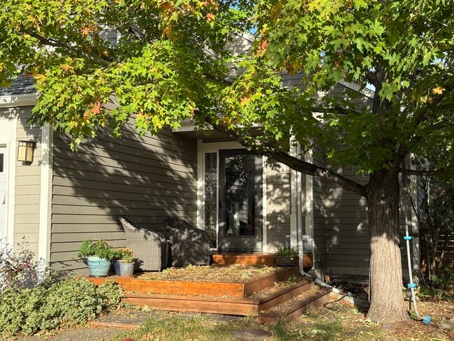 Photo - 332 Buchanan Ct House