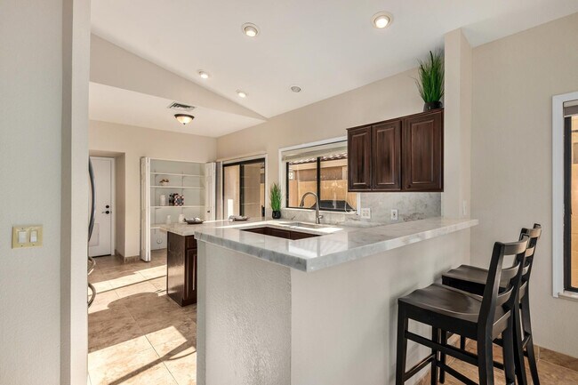 Foto del edificio - 9408 W Taro Ln