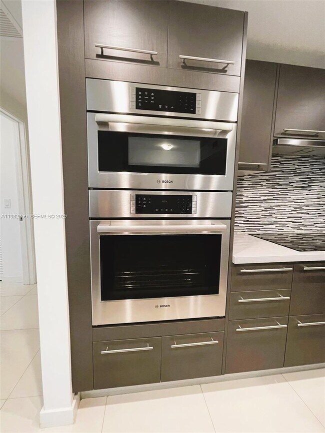 Foto del edificio - 7825 NW 107th Ave