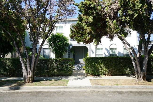 Building Photo - 1119 Poinsettia Drive