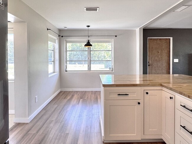 Building Photo - Peaceful 2-Bedroom Home Near Lake Starr