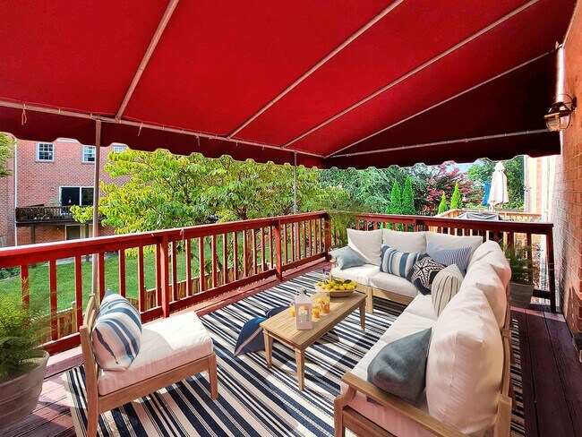 Foto del edificio - Delightful 4BR TH in highly desired Chapel...