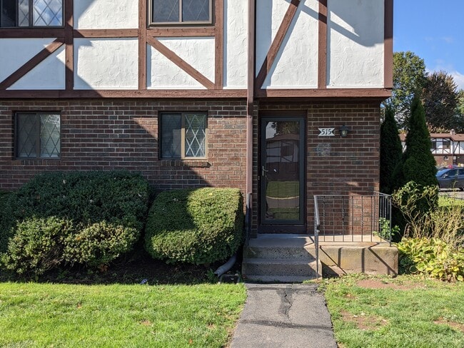 Building Photo - 515 Cedar Hollow Dr