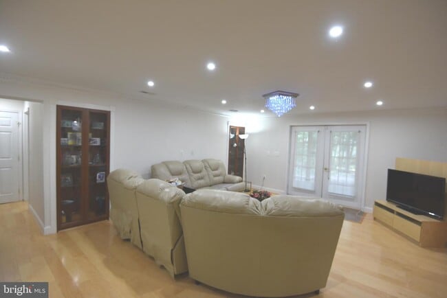 Foto del edificio - 9101 Oak Chase Ct