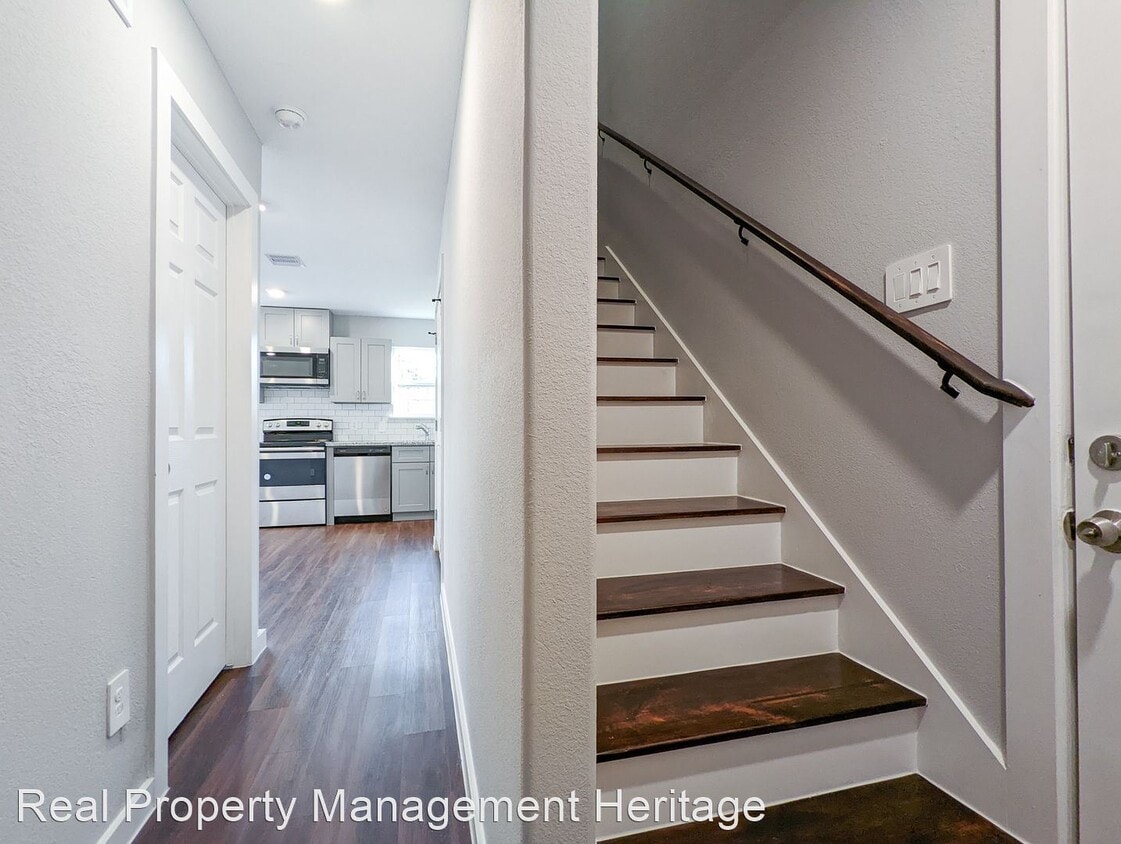 Primary Photo - 3 br, 2 bath House - 6811 Glass St. #B