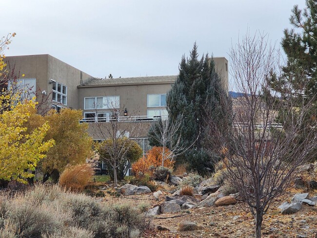 Foto del edificio - Large Beautiful Home on the Westside of Reno