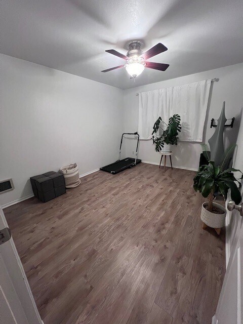 Foto del edificio - 1676 Maple Ave