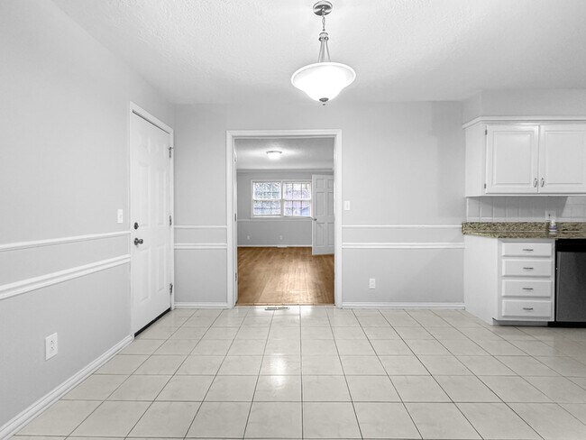 Building Photo - 3905 S Adams Ave