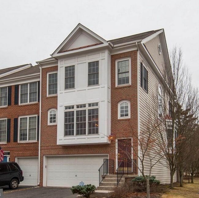 Building Photo - 25231 Dunvegan Sq