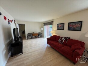 Building Photo - 250 Little St