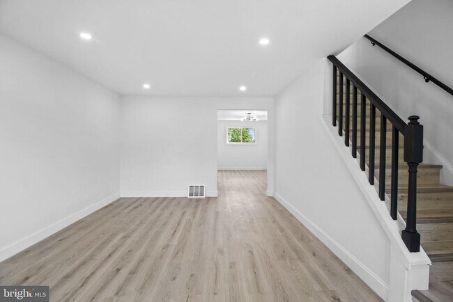 Building Photo - 2119 Delmar Dr