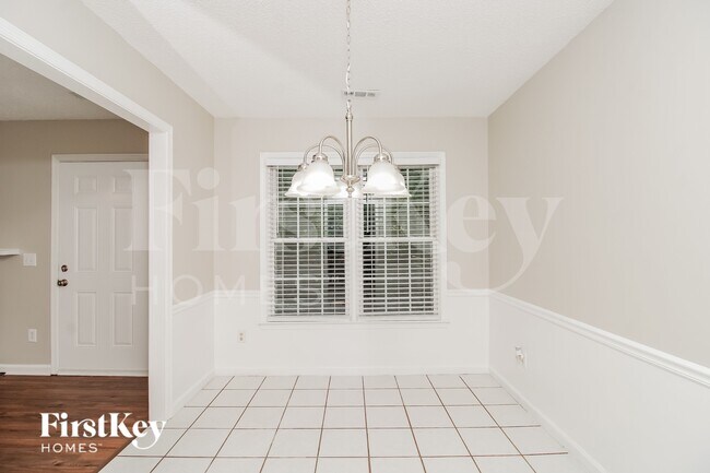 Foto del edificio - 5807 Running Ridge Rd