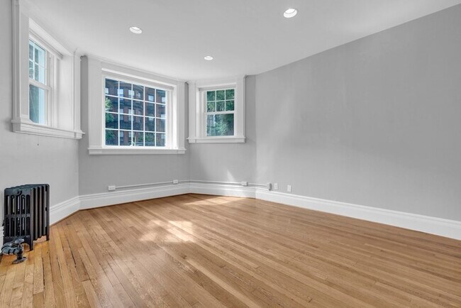 Building Photo - 520 Beacon St