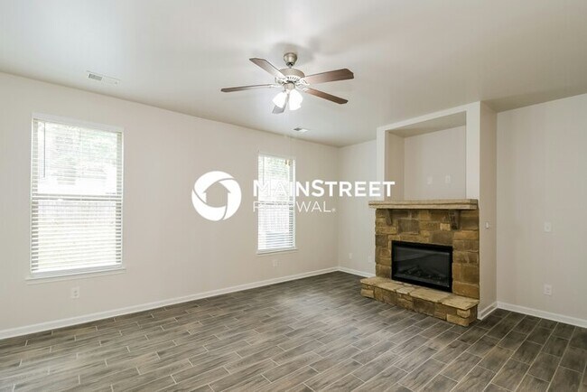 Foto del edificio - 4 Bedroom Pet-Friendly Home in JONESBORO, GA with Main Street Renewal