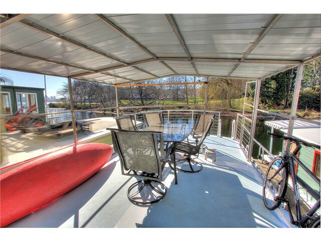 Foto del edificio - 2143 N Northlake Way