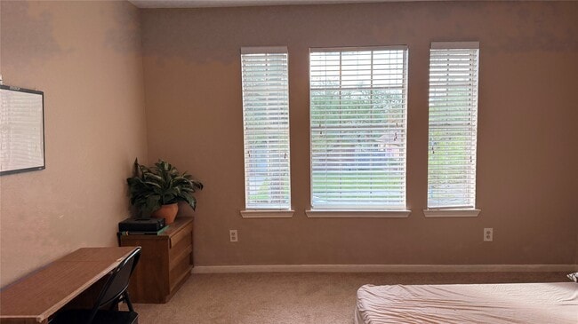 Building Photo - 10310 Hedge Way Dr