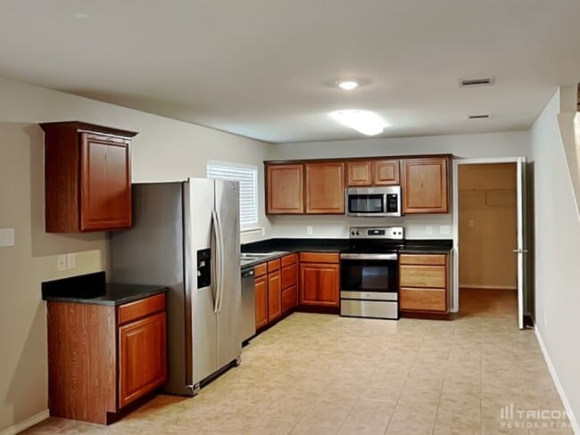 Building Photo - 204 Blue Roan Dr