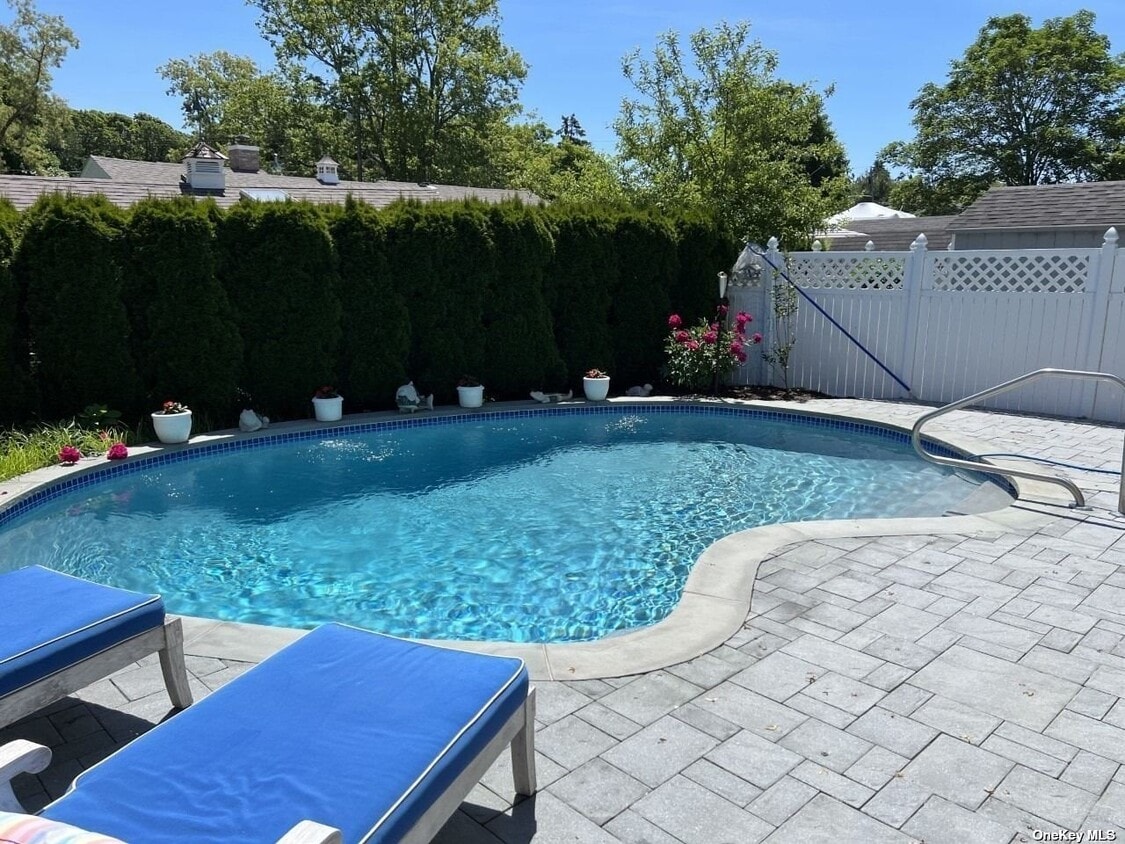 300 FIDDLER LN  