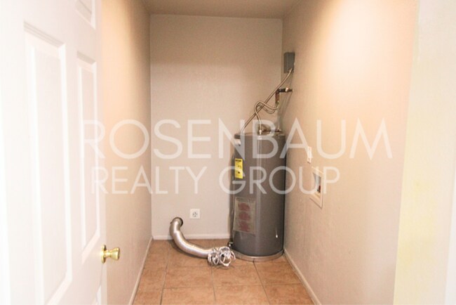 Foto del edificio - Charming 2-bedrooms, 1-bath townhome in Ph...