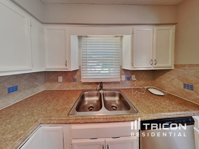 Building Photo - 5404 Trenburg Ct