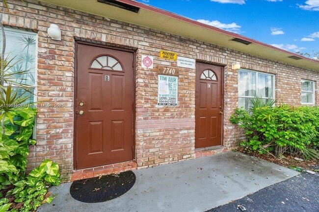 Foto del edificio - 7740 SW 10th St