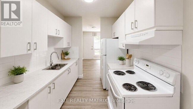 Building Photo - 408 Miranda Private