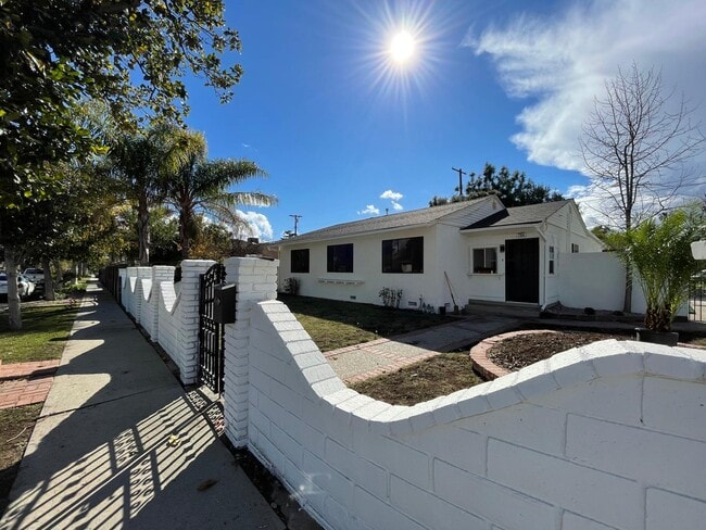 Building Photo - 7359 Amestoy Ave