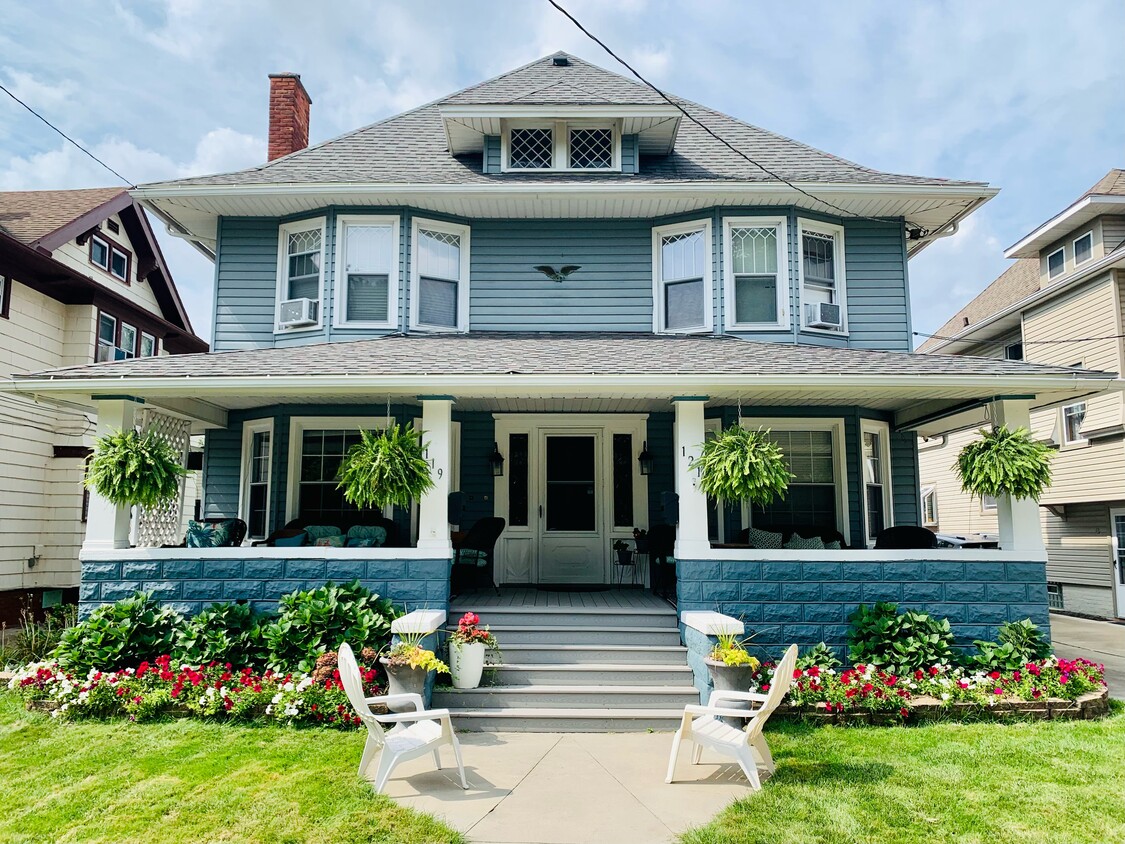 Front of Property - 121 Amherst Dr