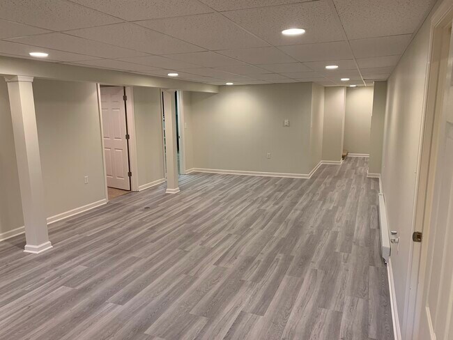 Foto del edificio - 214 E Walnut St