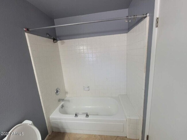 Building Photo - 5338 GARDEN Dr