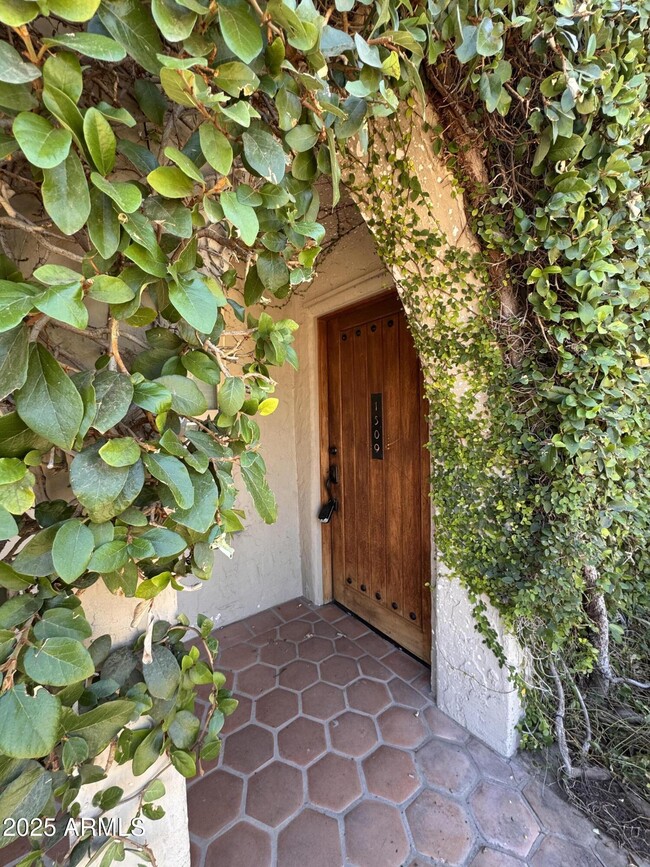 Foto del edificio - 1509 E Cheery Lynn Rd