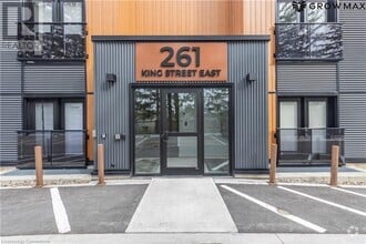 Building Photo - 261 King St E