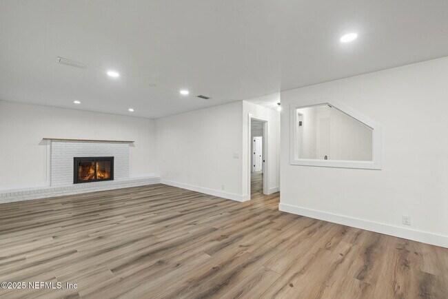 Foto del edificio - 5477 Brightwater Ln