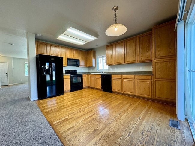 Photo - 3 Bedroom Home With Plenty of Space! Avail...