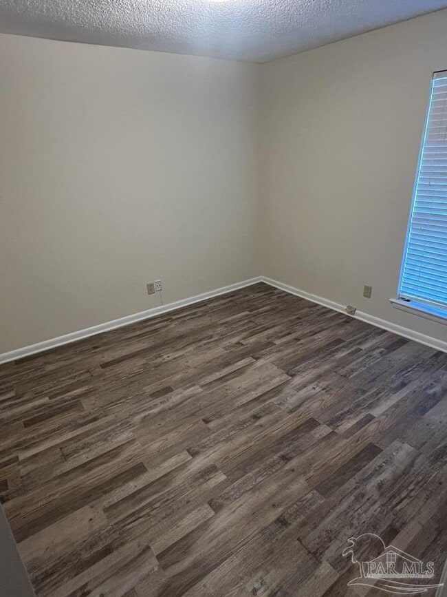 Building Photo - 4050 Claiborne Cir