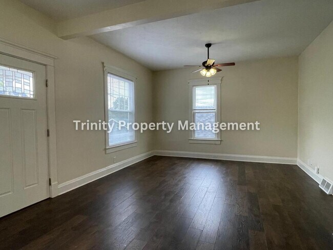 Building Photo - 627 Stealey Ave