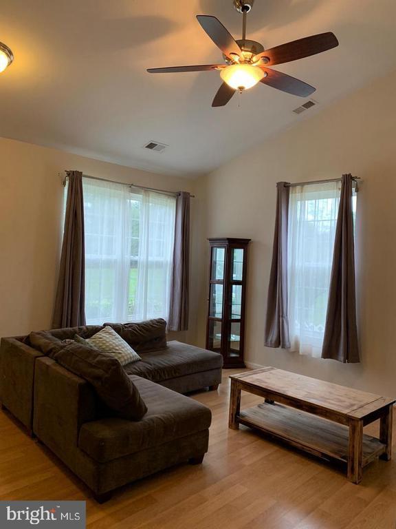 Foto del edificio - 26729 Bentley Pl