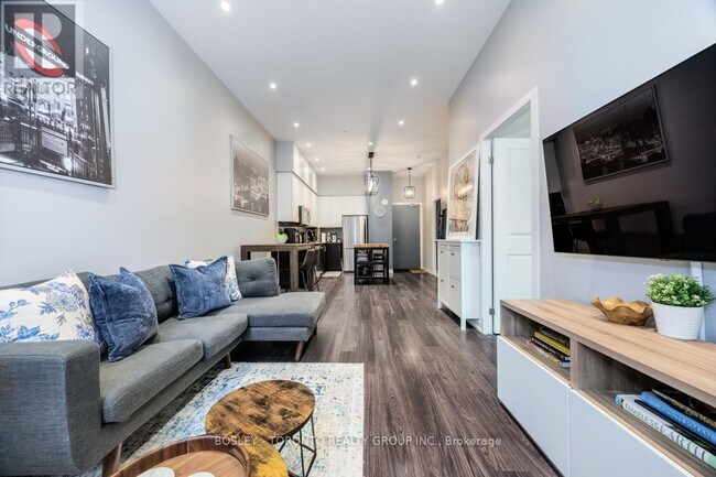 Photo du bâtiment - 8-108 Fieldway Rd