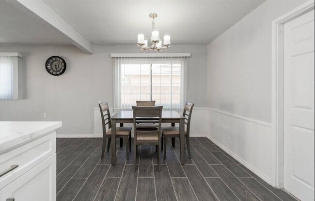 Foto del edificio - 1047 Blakely Ct