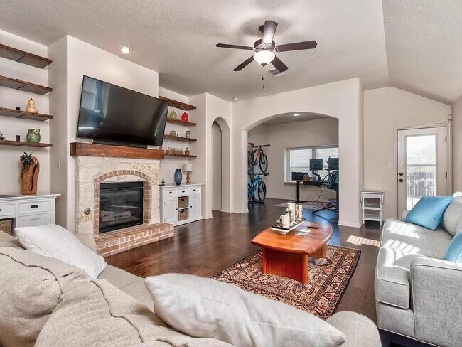 Building Photo - 8217 Reggio St