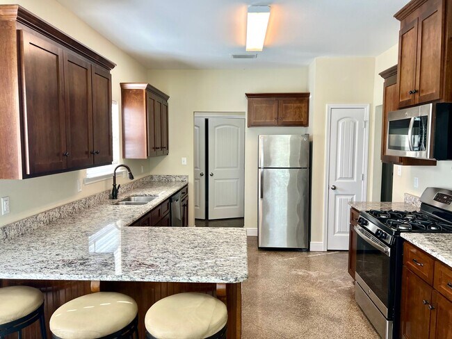 Building Photo - 3bd 2bth Spanish Ft. for Lease