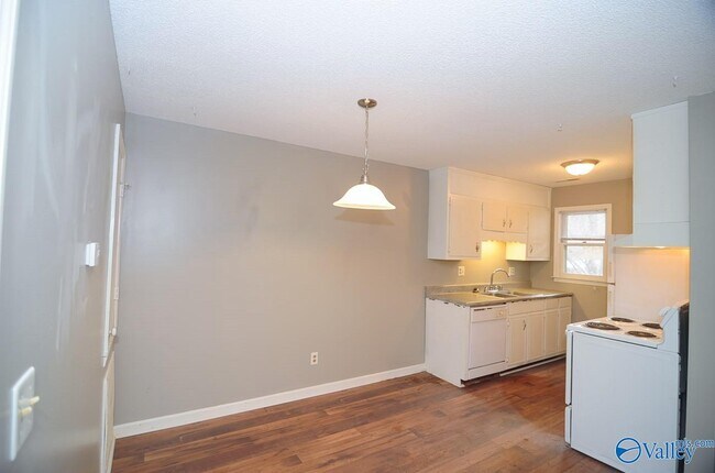 Building Photo - 3913 Talwell Dr SW