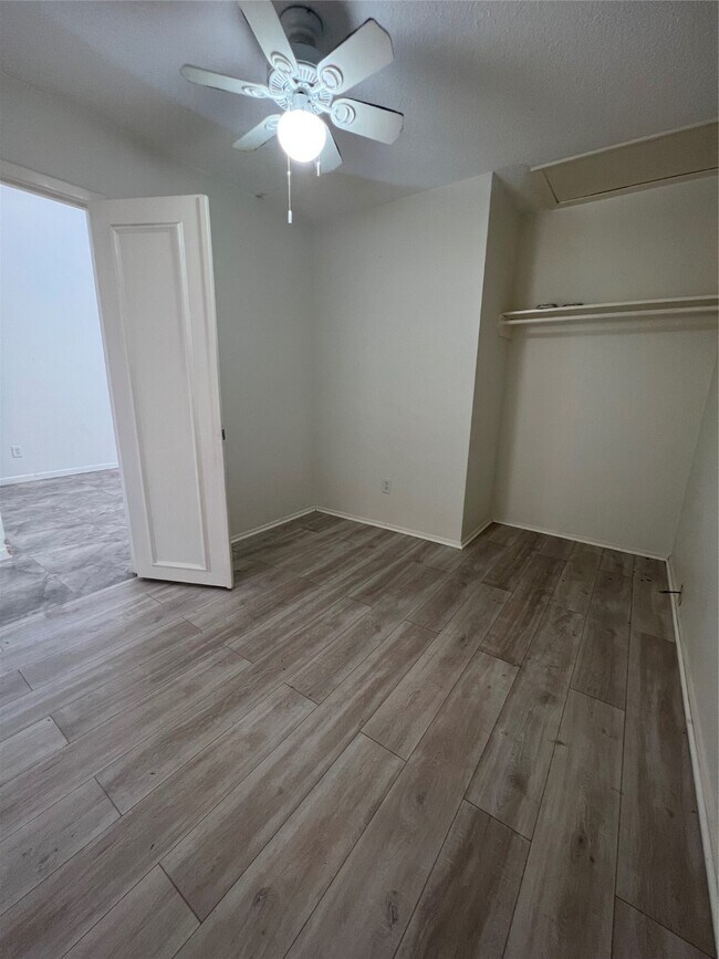 Building Photo - 12550 Newbrook Dr