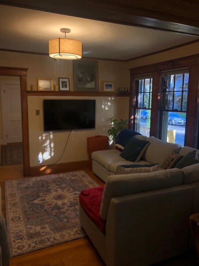 Building Photo - 112 Manthorne Rd