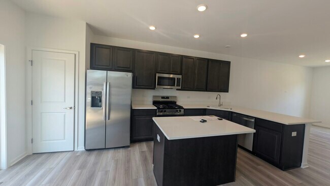 Building Photo - 434 Red Oak Cir