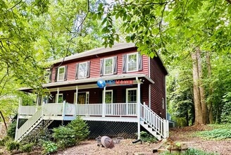 Building Photo - 2654 Forest Glen Dr NE