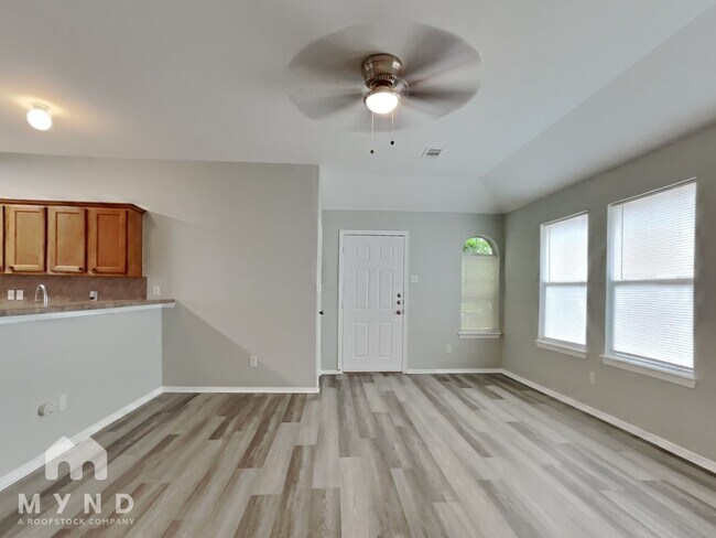 Foto del edificio - 24226 Hard Wood Dr