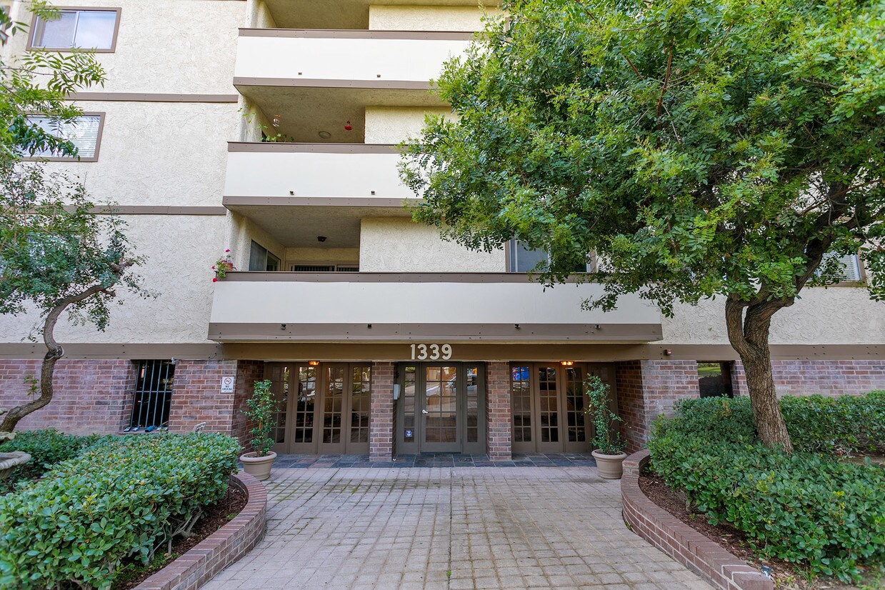 1339 N Columbus Ave, Glendale, CA 91202 Condo for Rent in Glendale