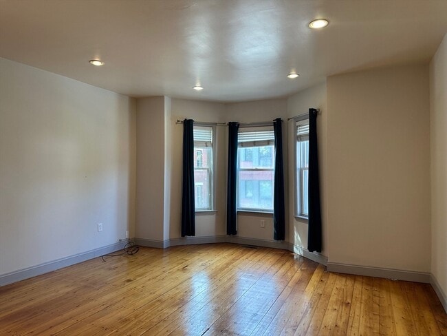 Building Photo - 127 Marcella St