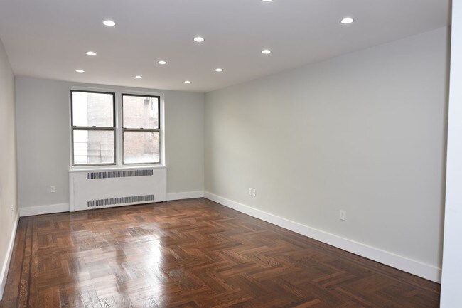 Foto del edificio - 4395 Broadway